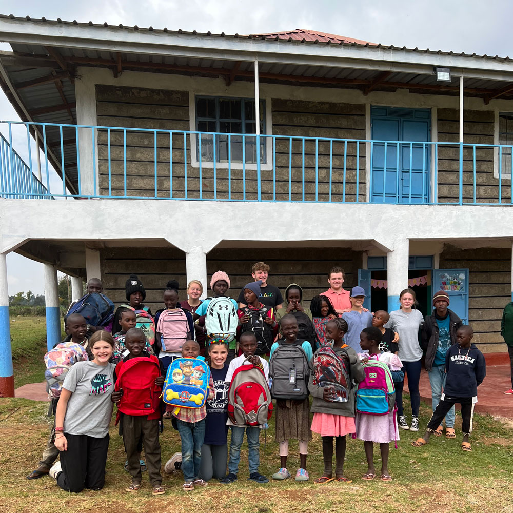 volunteers-with-backpacks